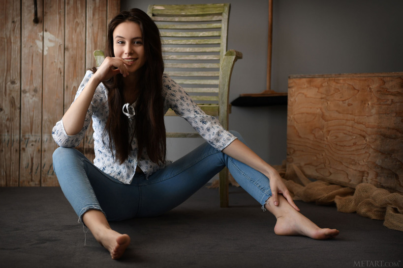 Alisa Amore MetArt mysterious dark-haired sensual nude pose