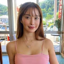 Reina O'Hara emerging Japanese nude model 2026 playful petite sensuality and natural charm